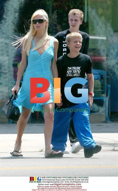 Paris and Nicky Hilton Shopping with Brothers