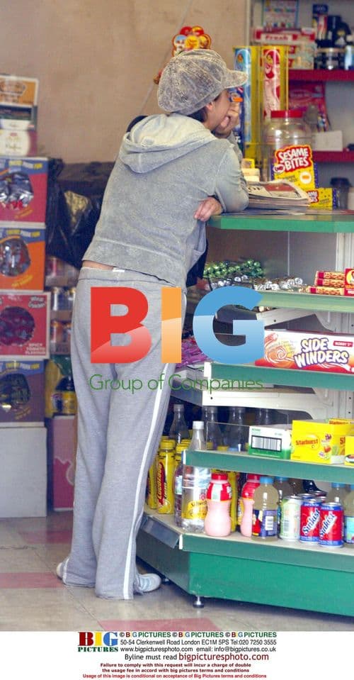 Elaine Lordan Visits Local Off License