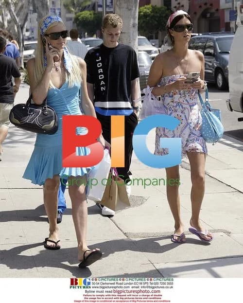 Paris Hilton Shopping with Family