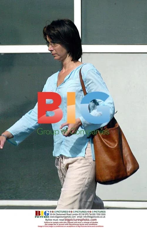 Lisa Kudrow Leaving Health Center