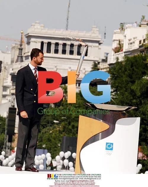 Prince Delipe and Princess Letizia receive Olympic torch in Madrid
