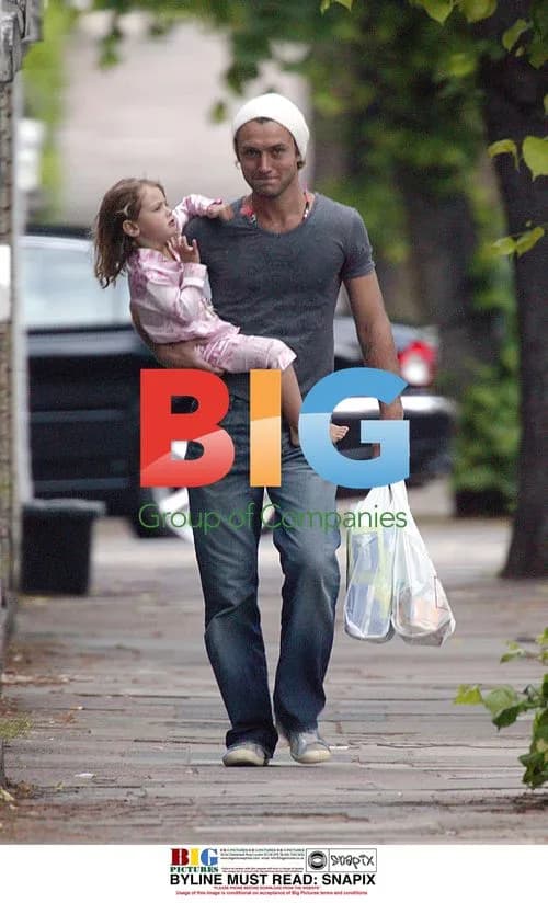 Jude Law and Daughter Iris Shopping
