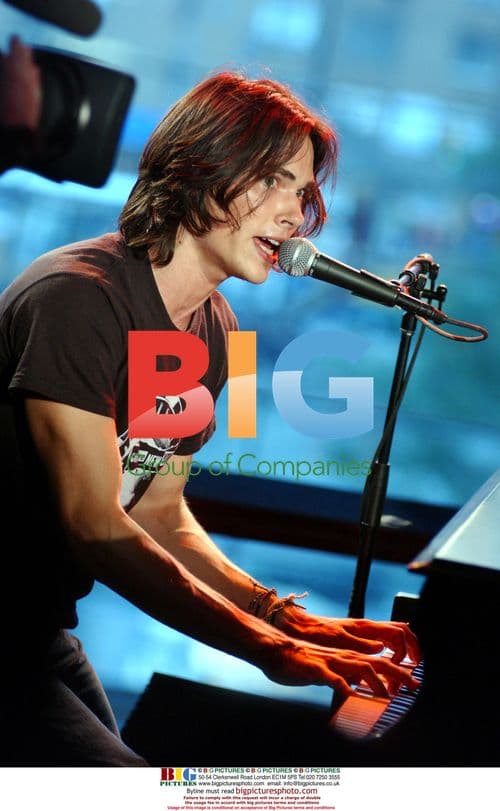 BEN JELEN Performing at AOL Music Summer Concert