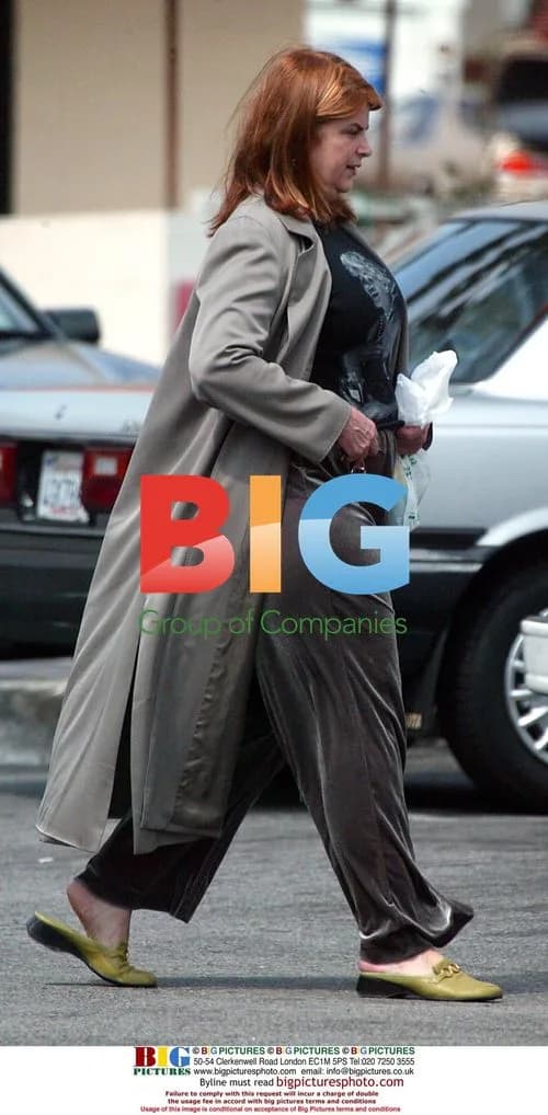 Kirstie Alley Shopping in Hollywood