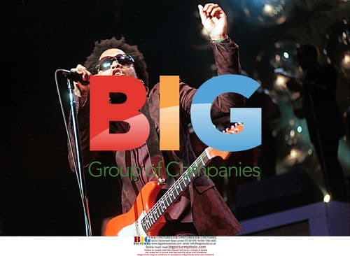 Lenny Kravitz Performs at Tweeter Center