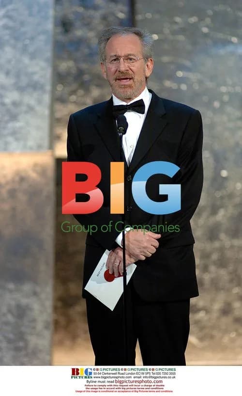 STEVEN SPIELBERG presenting at Oscars 2004