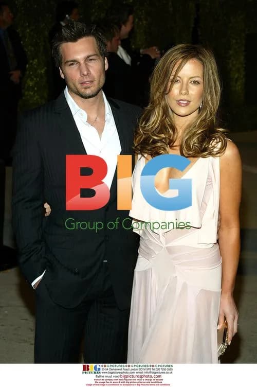 Kate Beckinsale at 2004 Vanity Fair Oscar After Party
