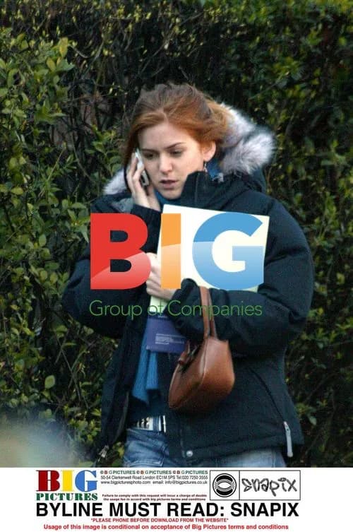 Isla Fisher smiles on phone call