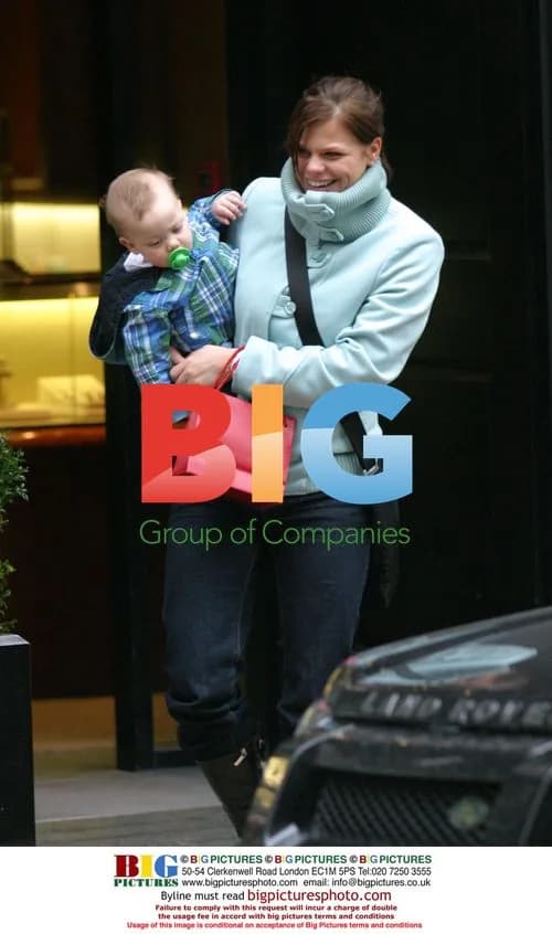 Jade Goody Shopping Trip with Baby