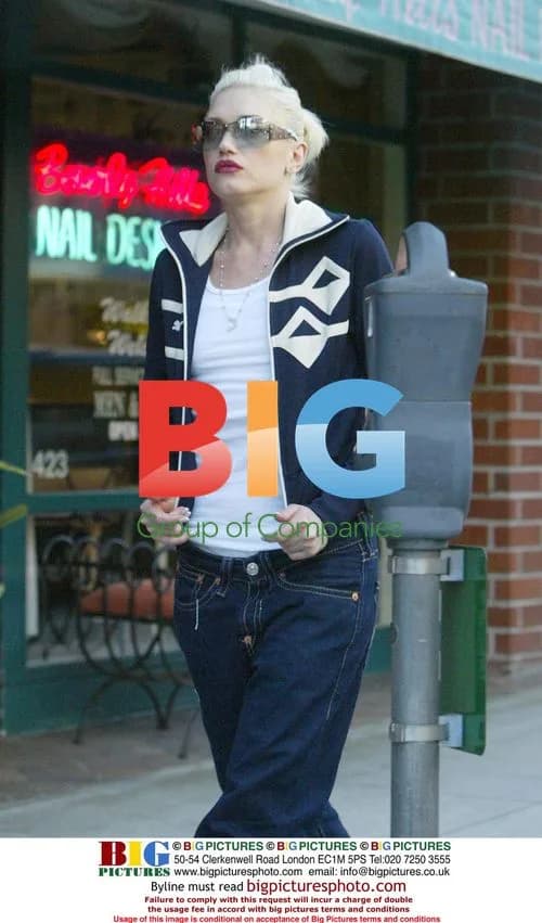 Gwen Stefani Leaving Doctor's Office