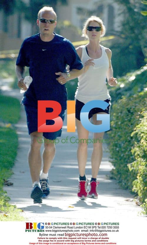 Jenna Elfman Jogging with Friend