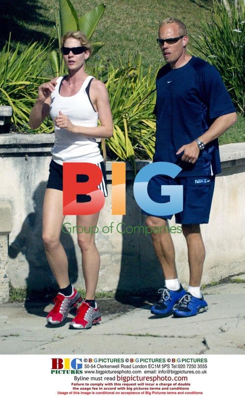 Jenna Elfman Keeps Fit with Jog