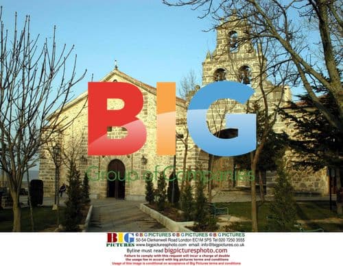 Keanu Reeves Smiling on Red Carpet
