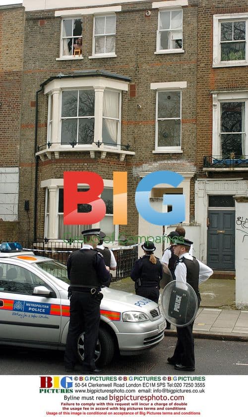 Police Arrest Man in Stoke Newington Flat