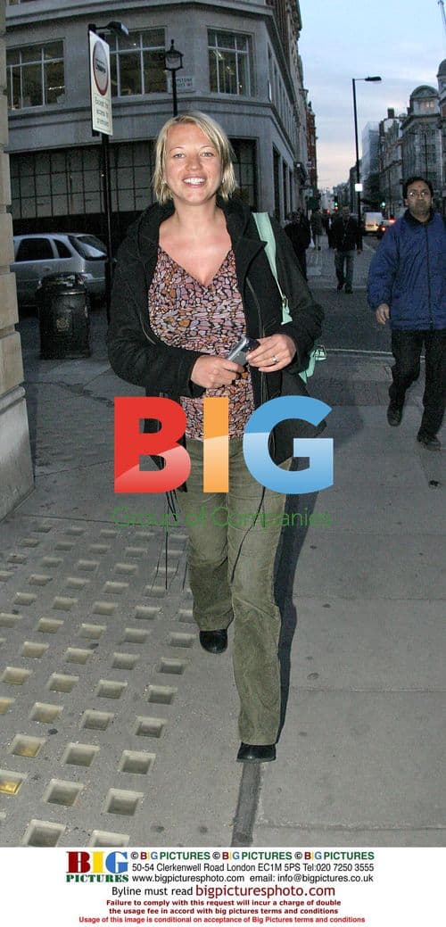 Pregnant DJ Sara Cox Shopping in London