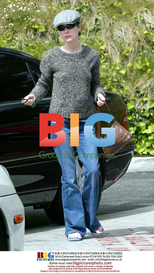 Lara Flynn Boyle Shopping on Sunset Plaza