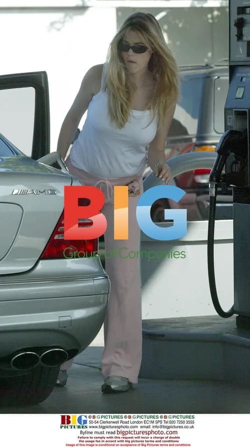 Denise Richards Shopping with Mom in Malibu