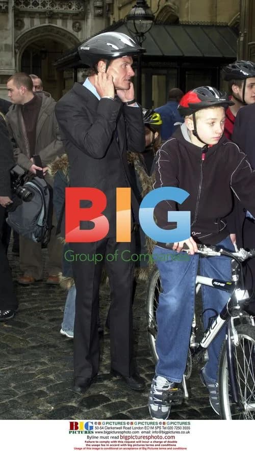 F1 Driver David Coulthard Supports Cycling Helmet Bill