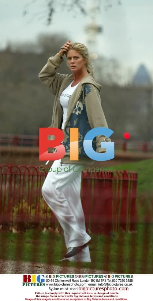 Rachel Hunter Jogging in London Park