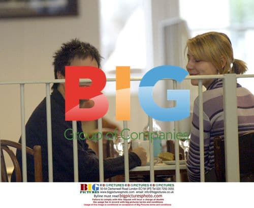 Jamie Cullum and girlfriend on London stroll