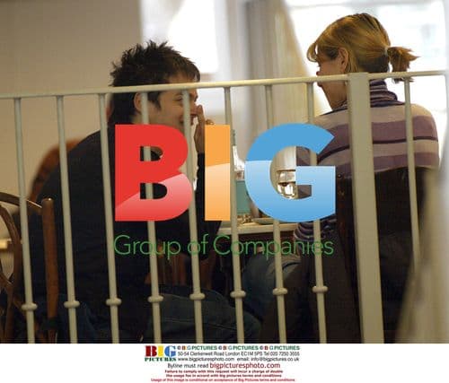 Jamie Cullum and girlfriend stroll in London