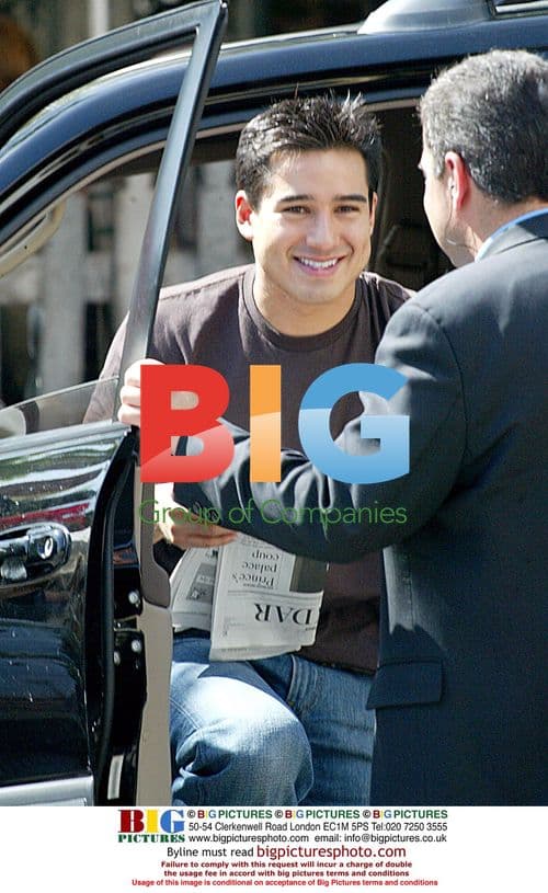 Mario Lopez out with girlfriend