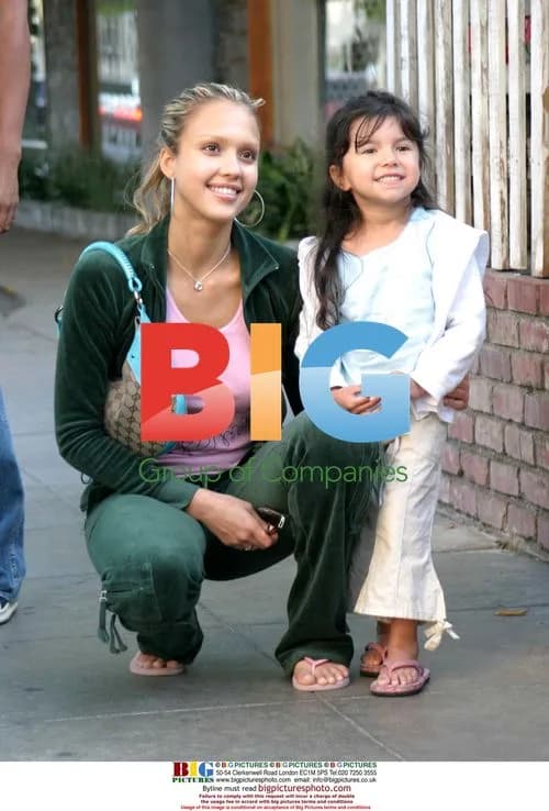 Jessica Alba Lunch at Ivy with Fan