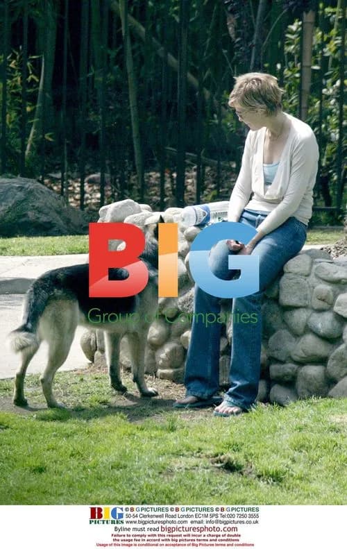 Kirsten Dunst and Jake Gyllenhaal training dog