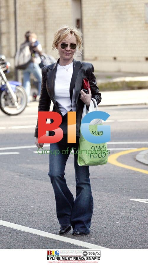 Singer Lulu Shopping in London