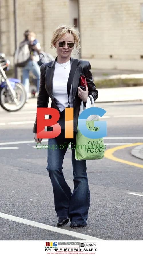 Singer Lulu Shopping in London