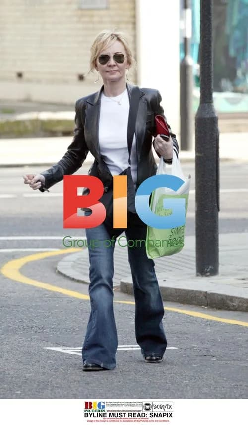 Singer Lulu Shopping in London