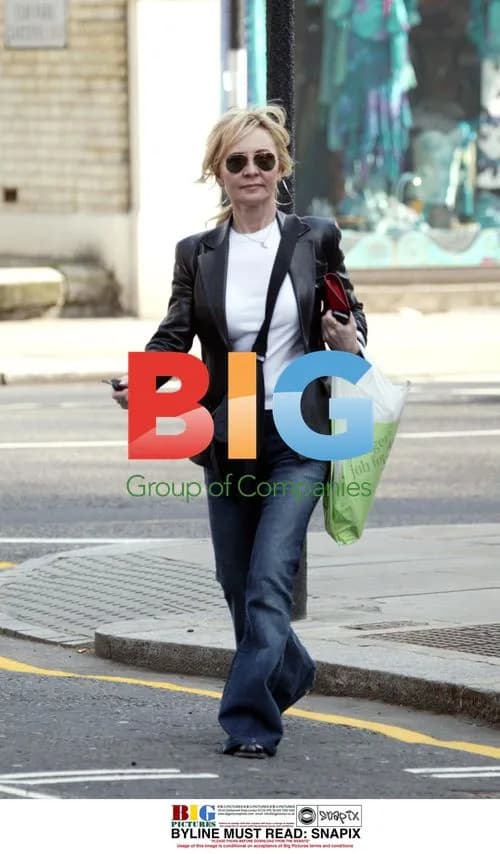 Singer Lulu Shopping in London