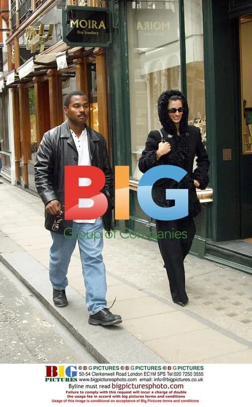 Penelope Cruz Shopping in London