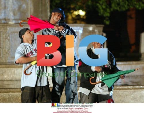 SNL players and Snoop Dogg filming 'Friends' skit