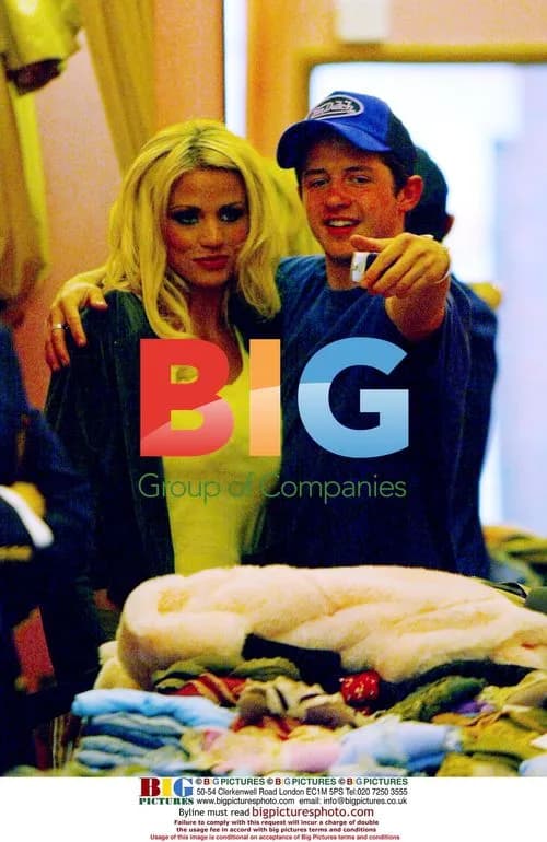 Jordan and Friend Shopping in London