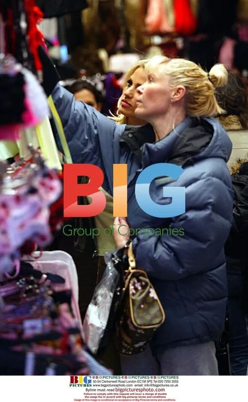 Jordan Shopping with Friend in London