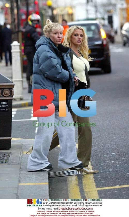 Jordan out shopping with friend