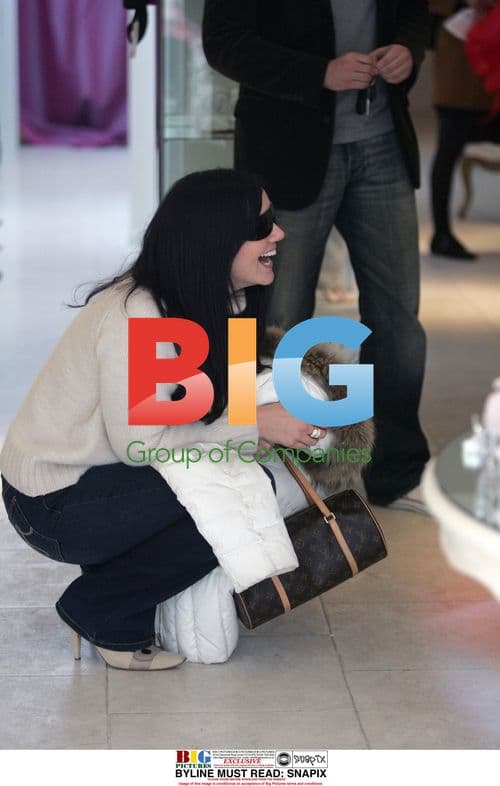 Martine McCutcheon Shopping with Boyfriend