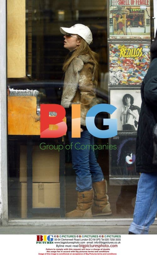 Geri Halliwell Shopping for Records
