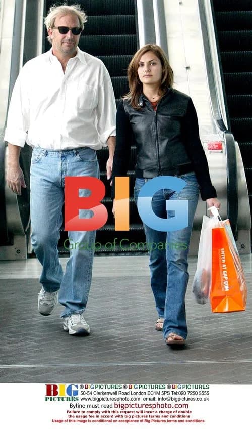Kevin Costner Shopping with Daughter