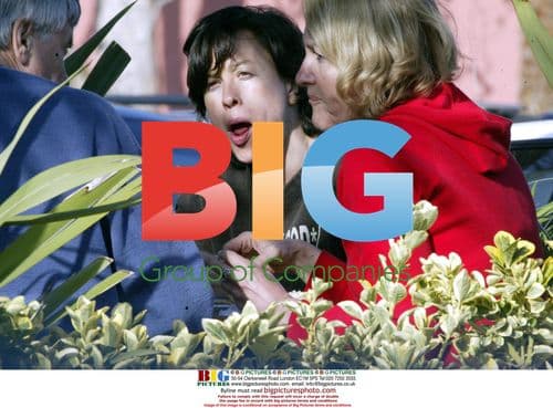 Alanis Morisette Eats Tacos