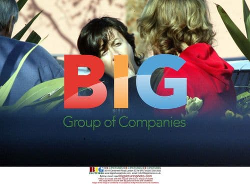 Alanis Morisette Eats Tacos in Malibu