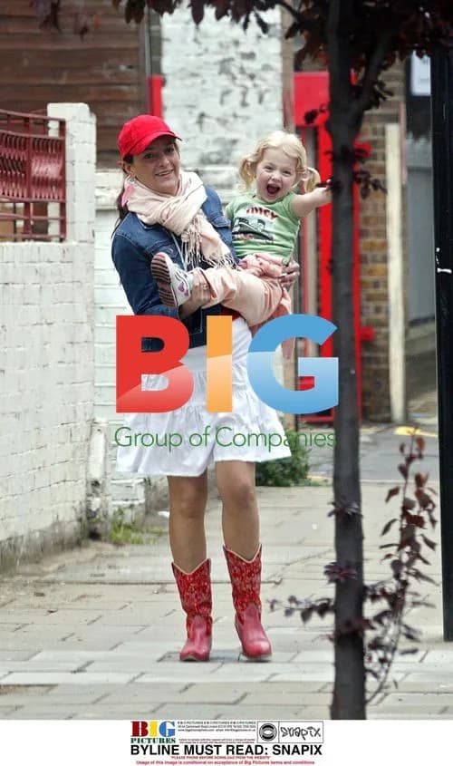 Anais Gallagher out with Nanny