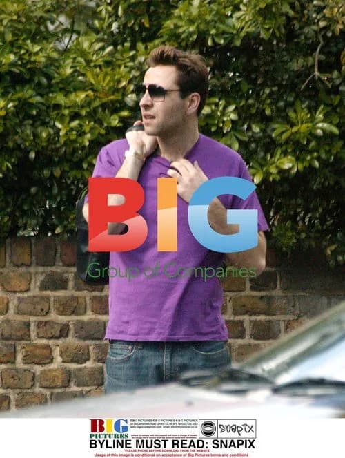 David Walliams Spotted Reading Newspaper in London