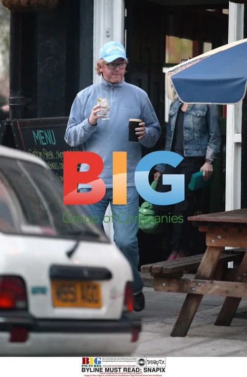 Chris Evans and Billie Piper Drinking With Friends