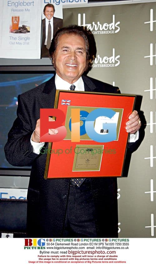 Engelbert Humperdink receives gold record