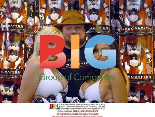 Glamour models with inventor at robot launch