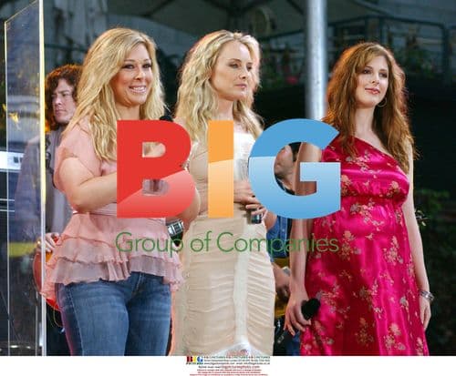 Carnie Wilson, Chyna Phillips & Wendy Wilson of Wilson Phillips perform