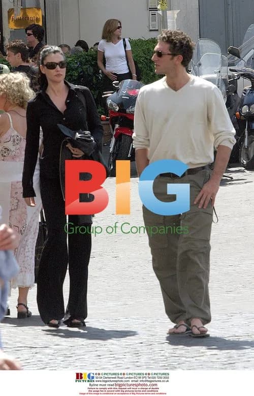 Monica Bellucci and Vincent Cassel stroll after lunch in Rome