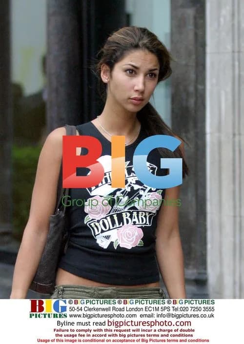 Model Leilani shopping in London